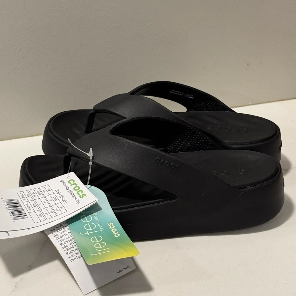 CROCS Getaway Platform Sandals Comfort-Focused Design